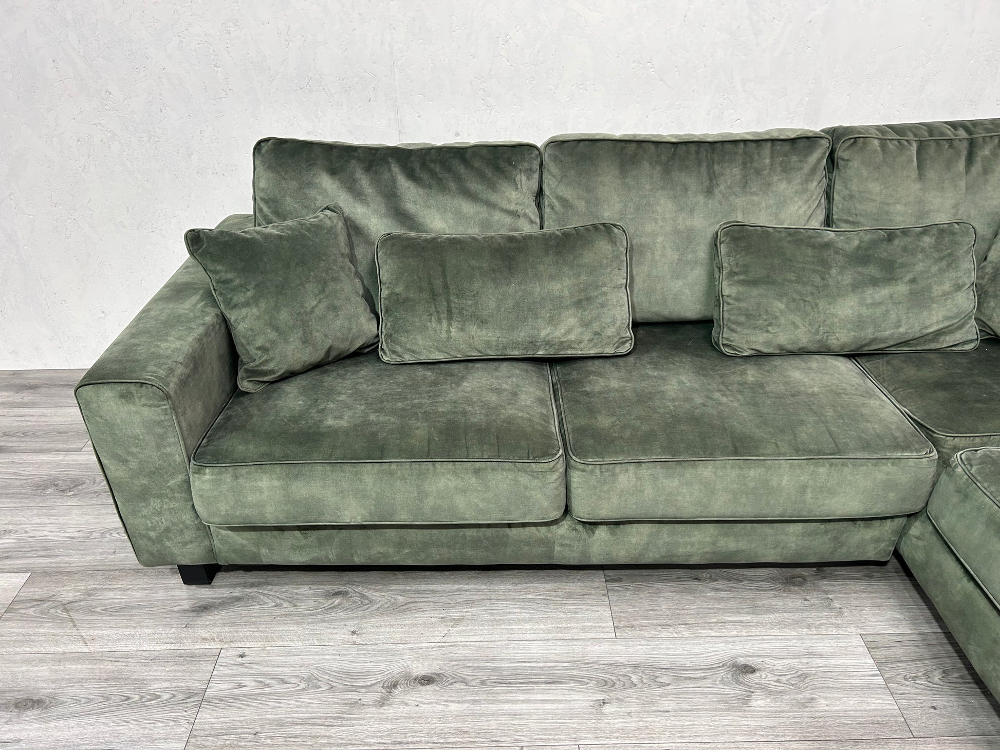 Velvet Groene Hoekbank ~ Nieuwstaat - Banken Bazaar