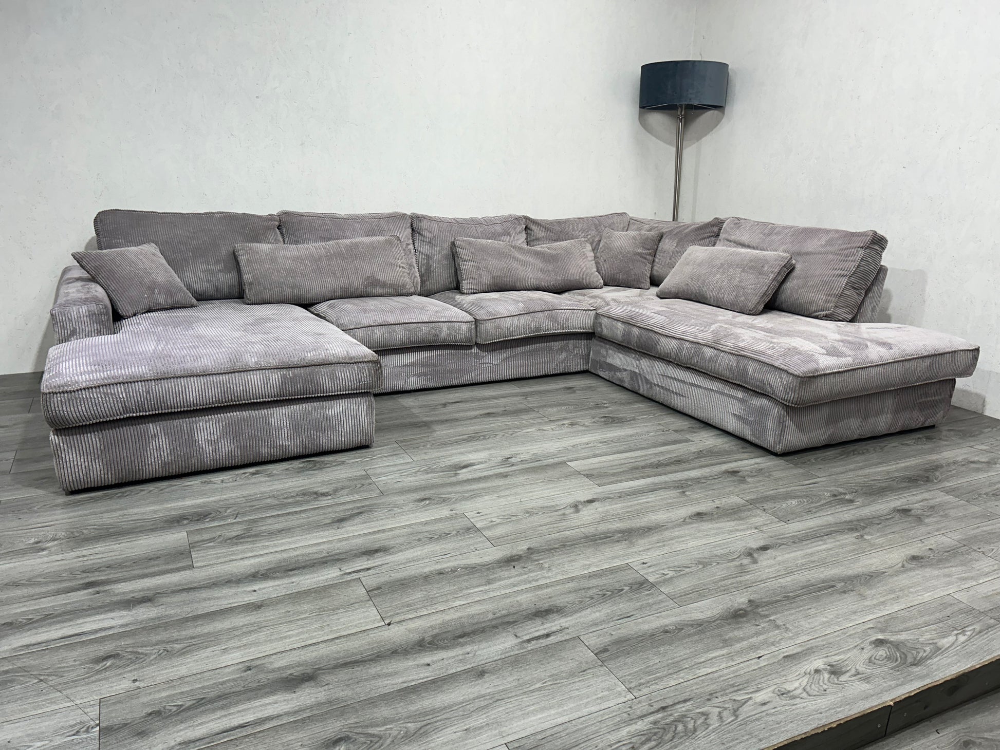 Licht Grijze Ribstof U Bank ~ Losse Kussens Met Afneembare Hoezen - Banken Bazaar