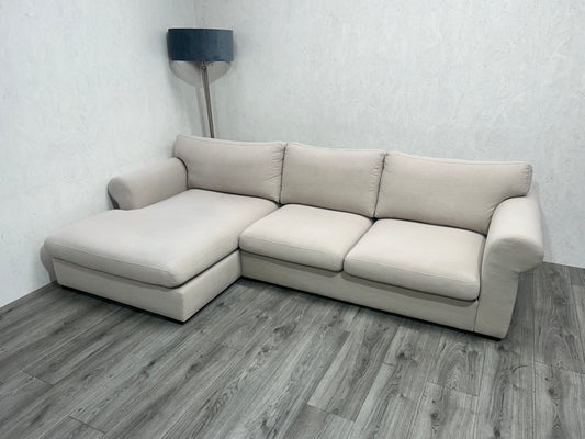 Beige Hoekbank ~ Losse Kussens Met Afneembare Hoezen ~ Nieuwstaat