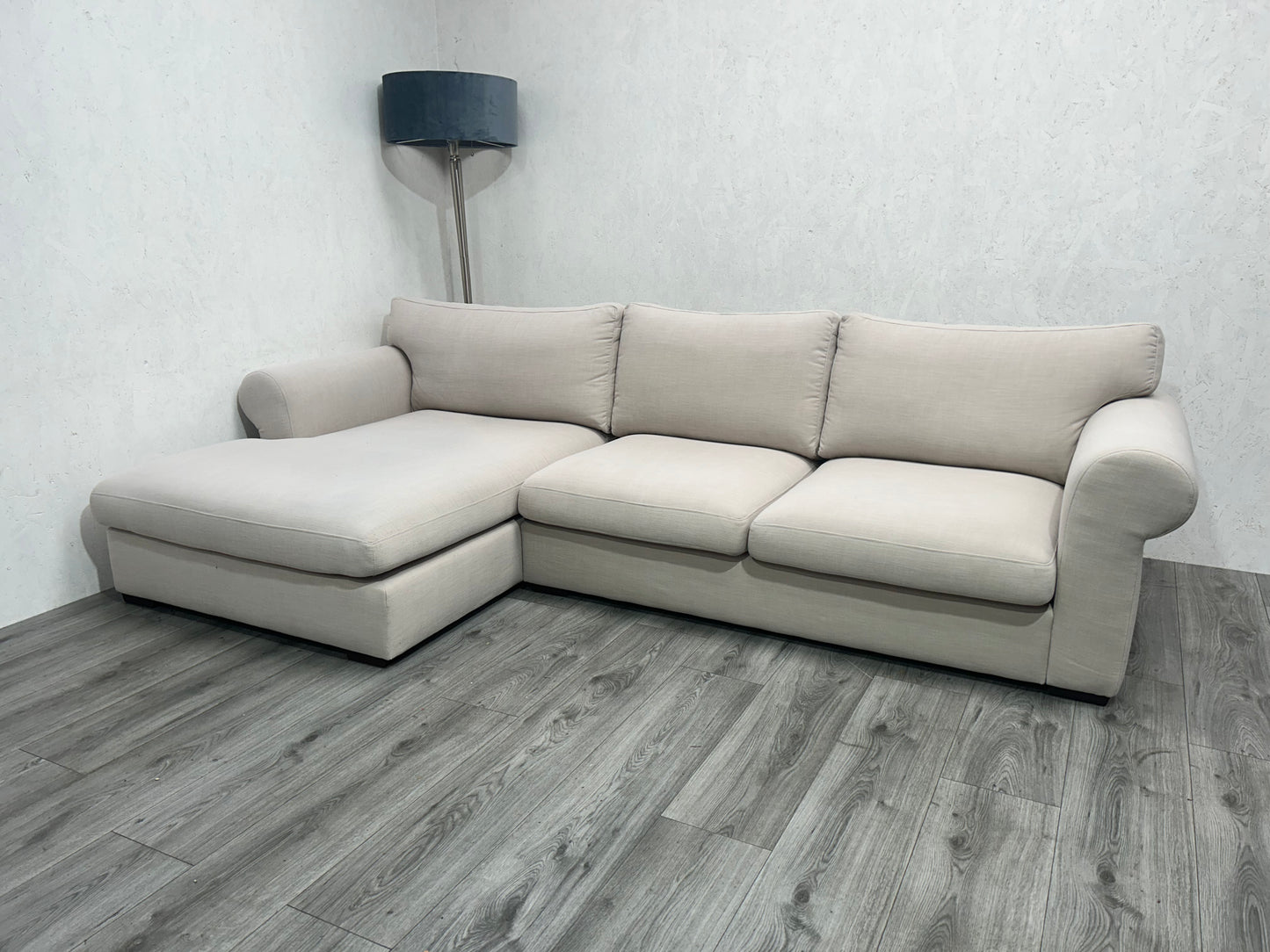 Beige Hoekbank ~ Losse Kussens Met Afneembare Hoezen ~ Nieuwstaat