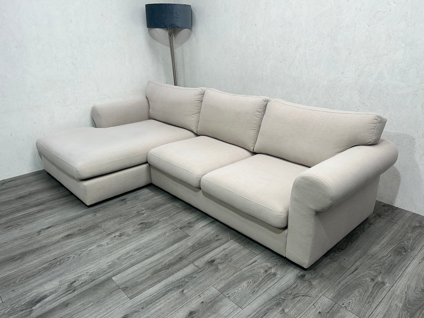 Beige Hoekbank ~ Losse Kussens Met Afneembare Hoezen ~ Nieuwstaat