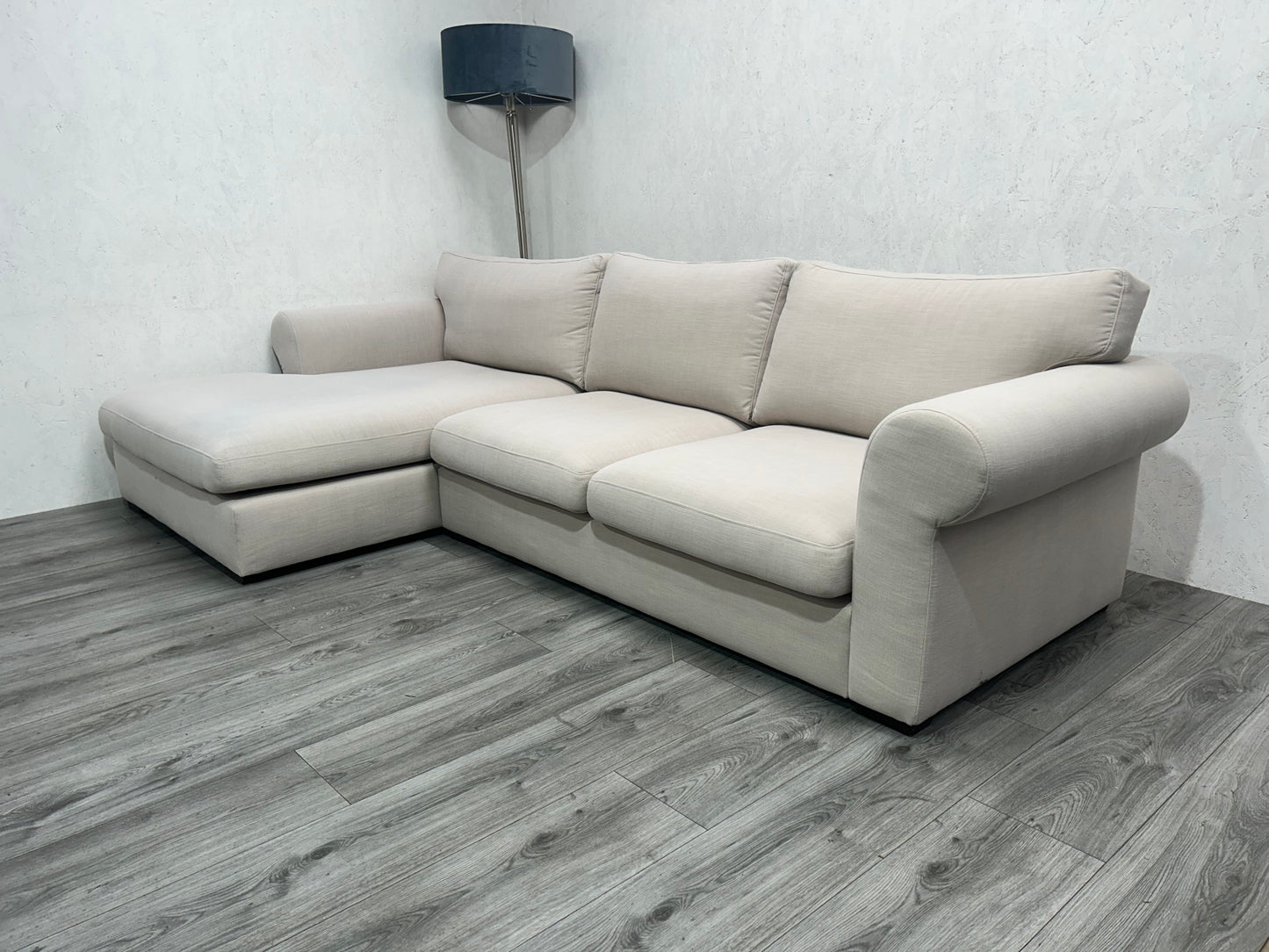 Beige Hoekbank ~ Losse Kussens Met Afneembare Hoezen ~ Nieuwstaat