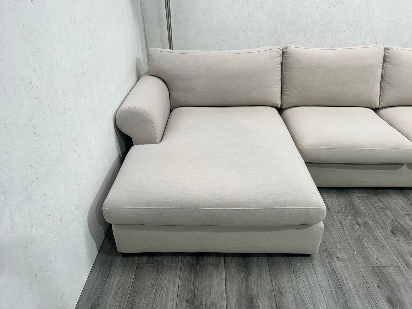 Beige Hoekbank ~ Losse Kussens Met Afneembare Hoezen ~ Nieuwstaat