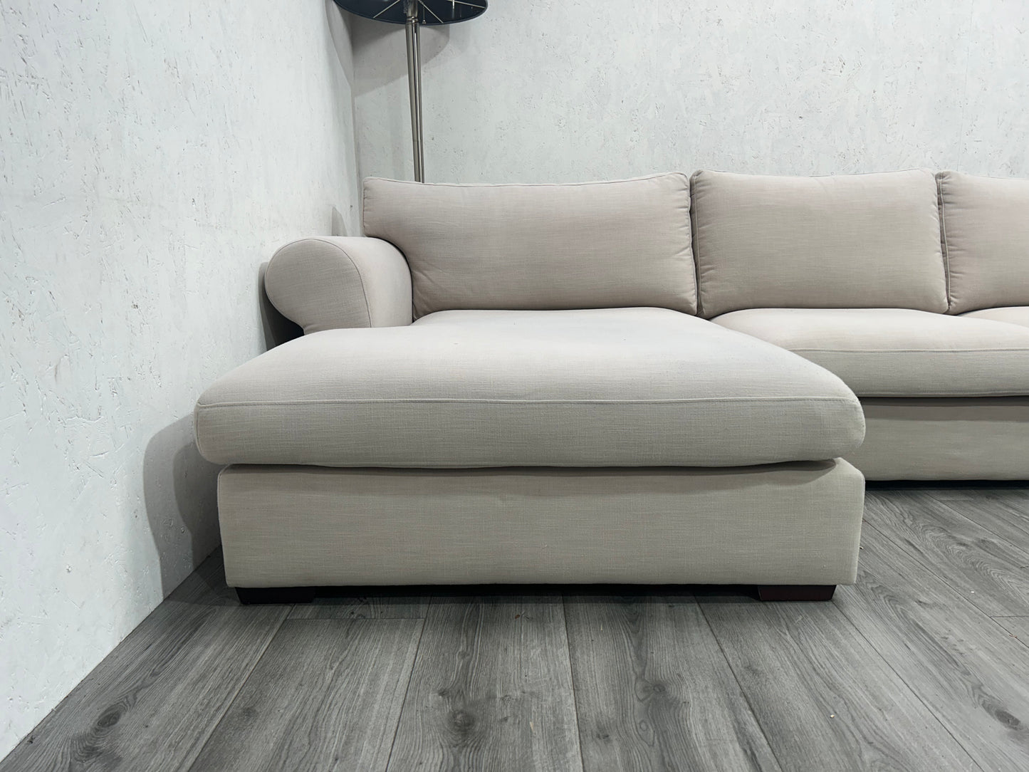 Beige Hoekbank ~ Losse Kussens Met Afneembare Hoezen ~ Nieuwstaat