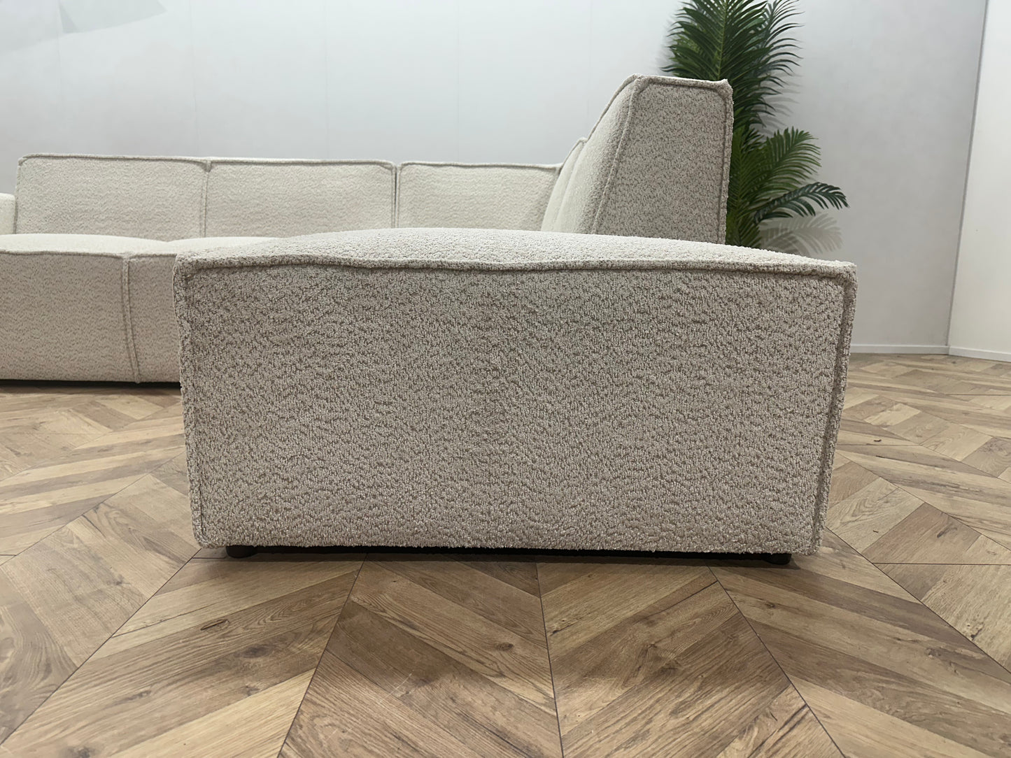 !Showroom Model!  Crème Bouclé Hoekbank
