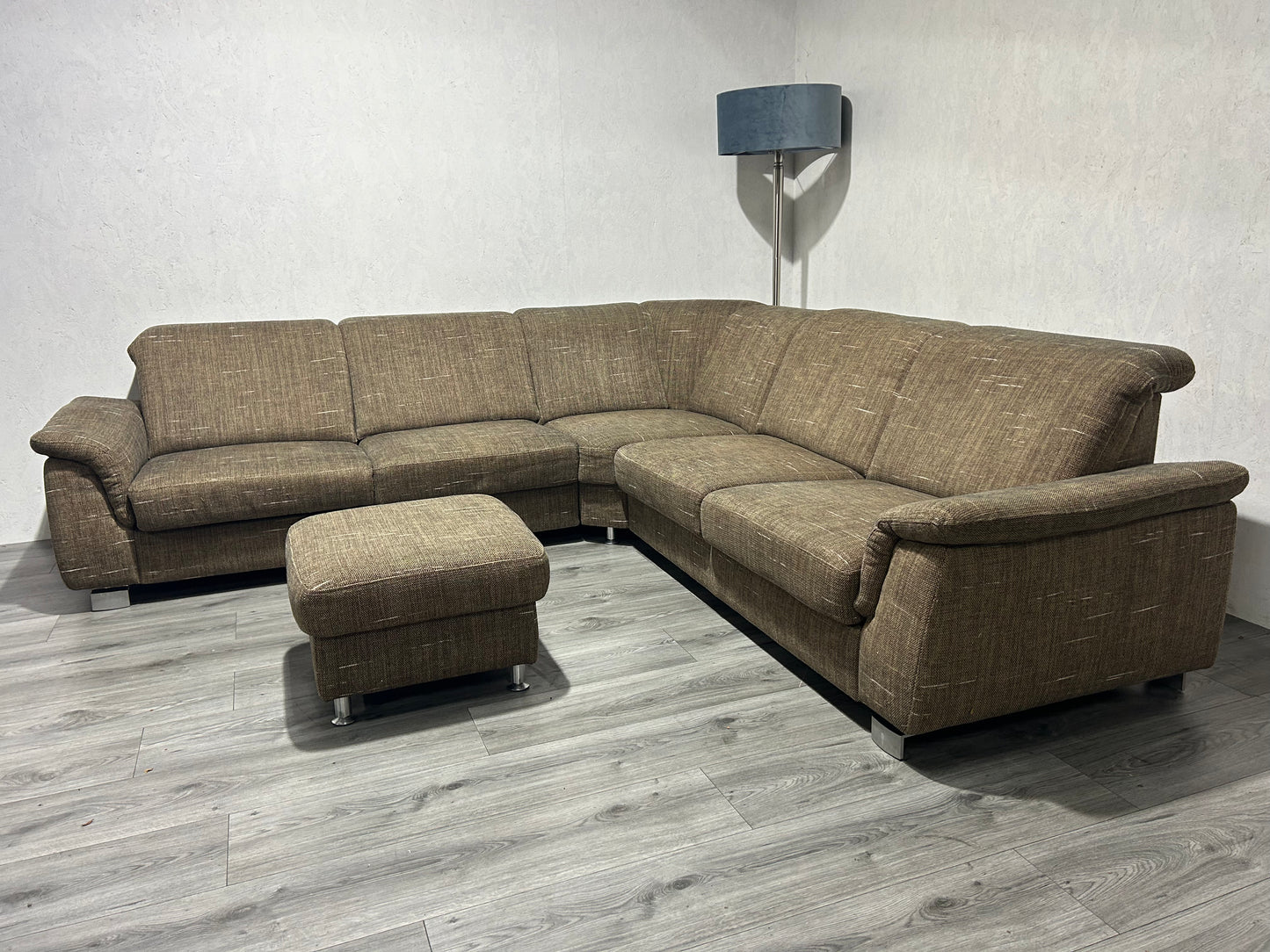 Bruine Hoekbank Met Hocker ~ Uitschuifbare Zittingen ~ Nieuwstaat