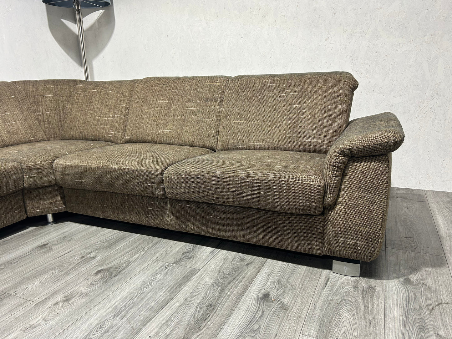 Bruine Hoekbank Met Hocker ~ Uitschuifbare Zittingen ~ Nieuwstaat