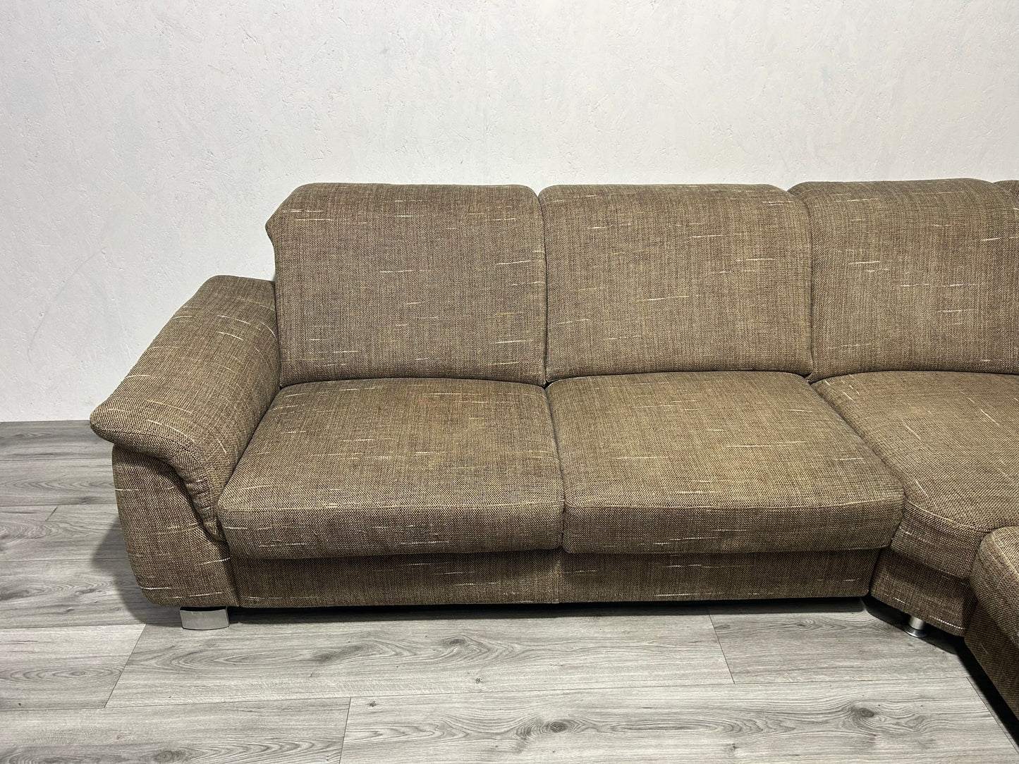 Bruine Hoekbank Met Hocker ~ Uitschuifbare Zittingen ~ Nieuwstaat