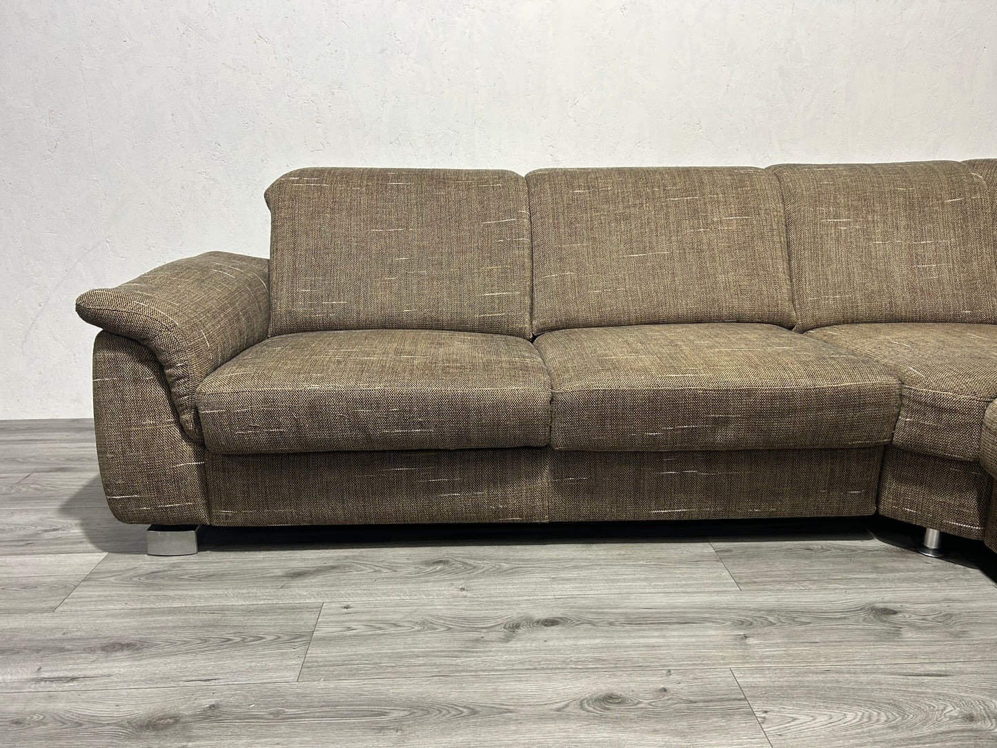 Bruine Hoekbank Met Hocker ~ Uitschuifbare Zittingen ~ Nieuwstaat