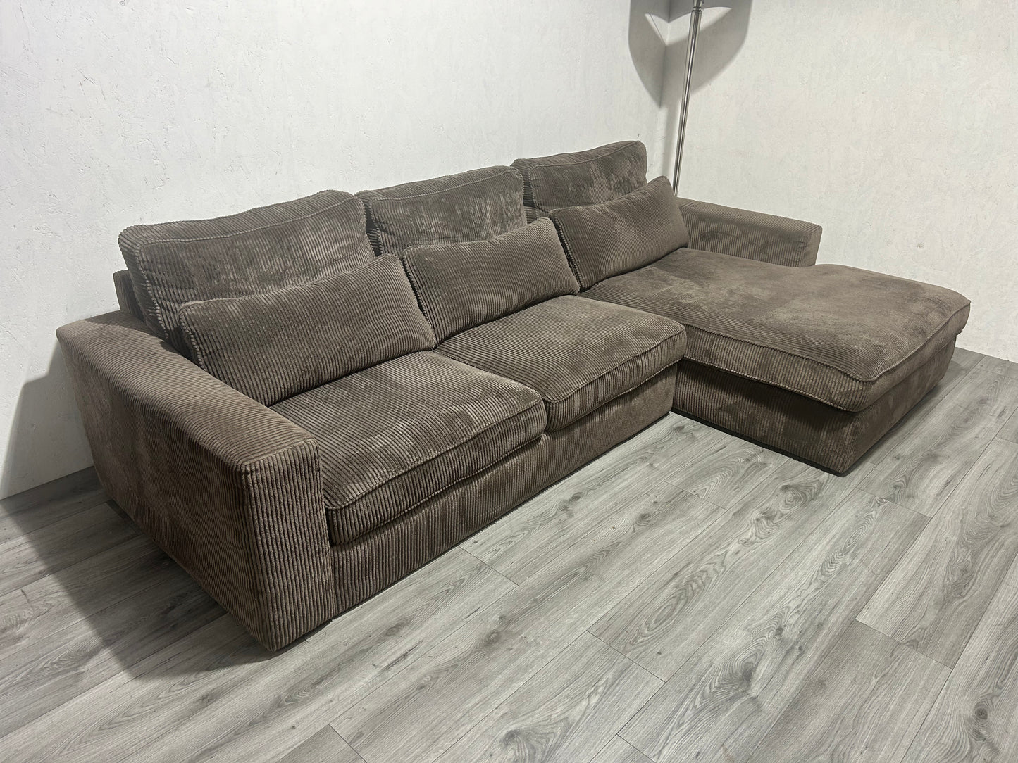Taupe Ribstof Hoebank ~ Losse Kussens Met Afneembare Hoezen