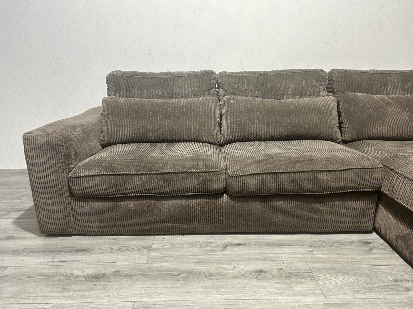 Taupe Ribstof Hoebank ~ Losse Kussens Met Afneembare Hoezen
