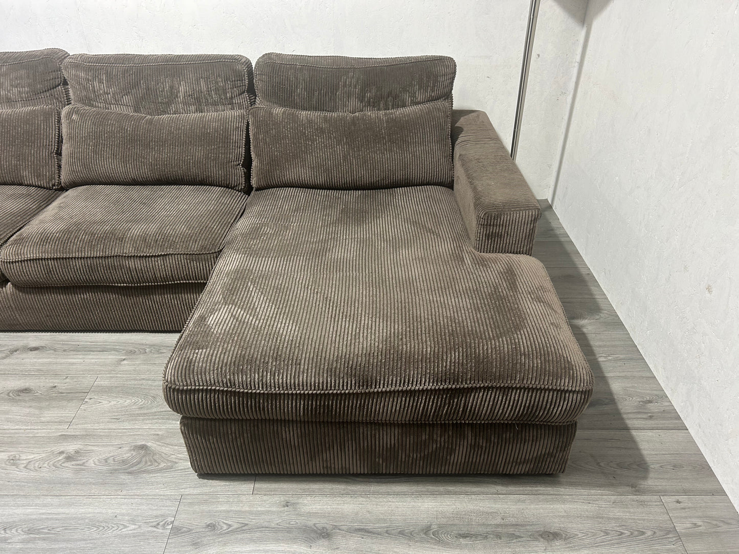 Taupe Ribstof Hoebank ~ Losse Kussens Met Afneembare Hoezen