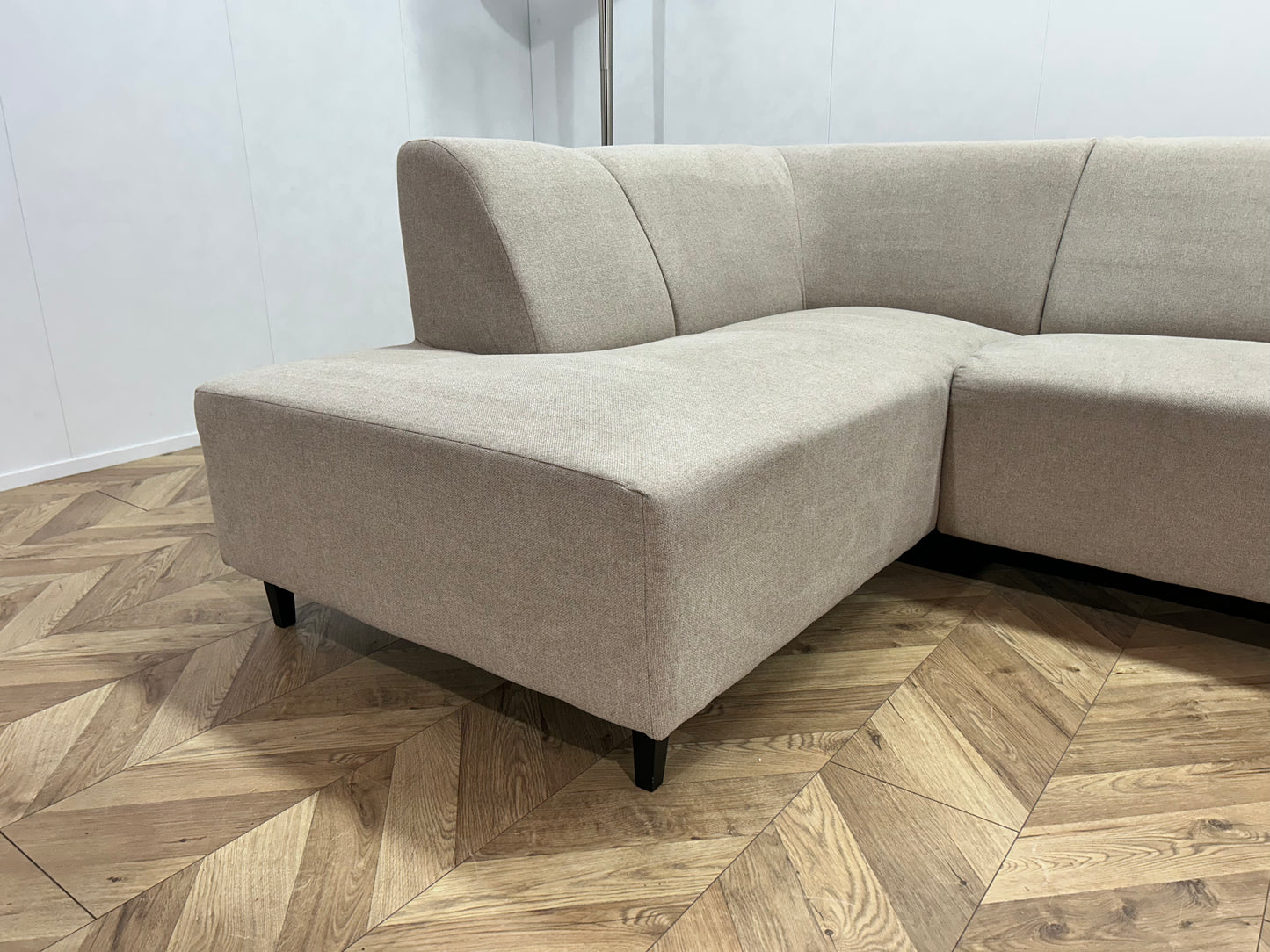 Beige Hoekbank Inc. Hocker ~ Vaste Kussens