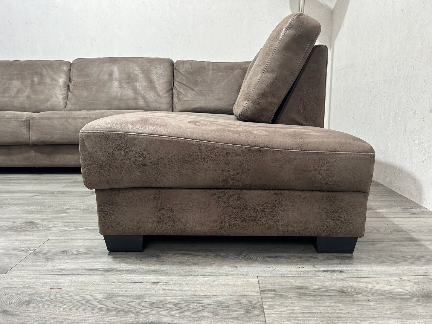 Bruine Suède Leren Hoekbank ~ Vaste Kussens