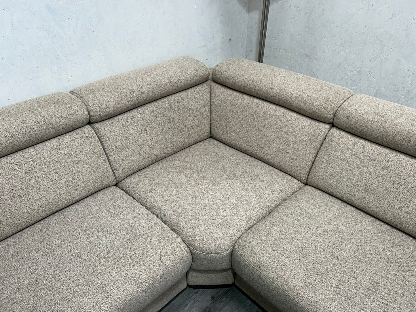 Beige Hoekbank ~ Verstelbare Hoofdsteunen ~ Nieuwstaat