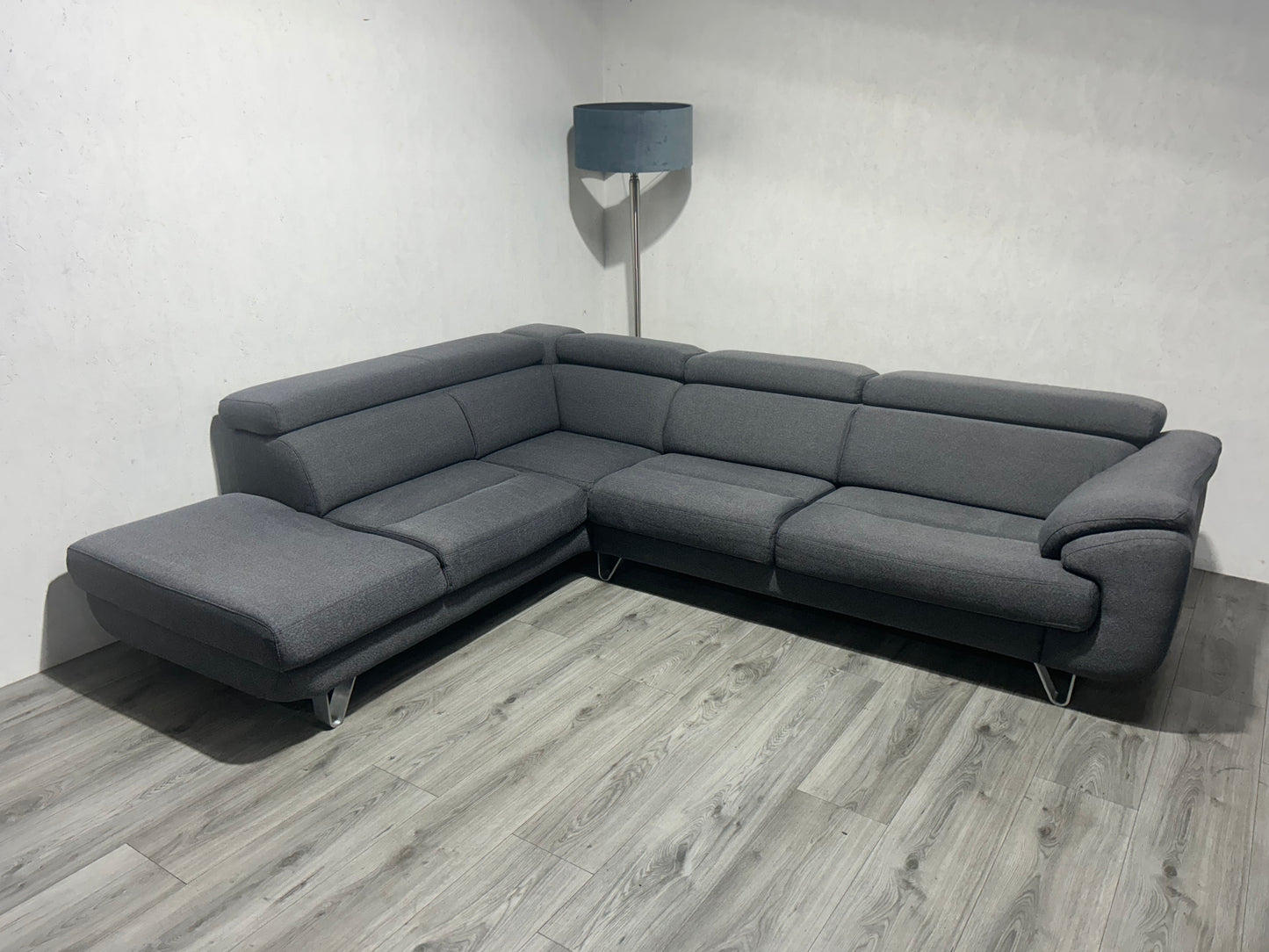 !Showroom Model! H&H Grijze Hoekbank ~ Verstelbare Hoofdsteunen ~ Uitschuifbare Zittingen