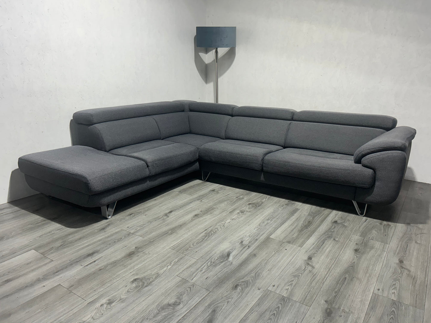 !Showroom Model! H&H Grijze Hoekbank ~ Verstelbare Hoofdsteunen ~ Uitschuifbare Zittingen