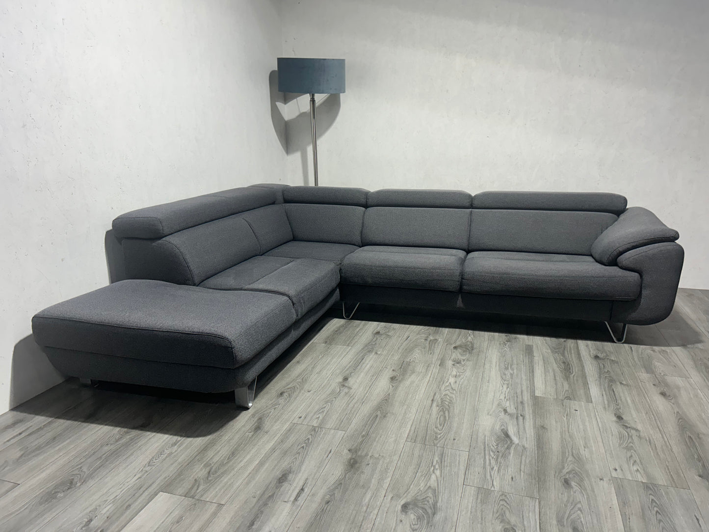!Showroom Model! H&H Grijze Hoekbank ~ Verstelbare Hoofdsteunen ~ Uitschuifbare Zittingen