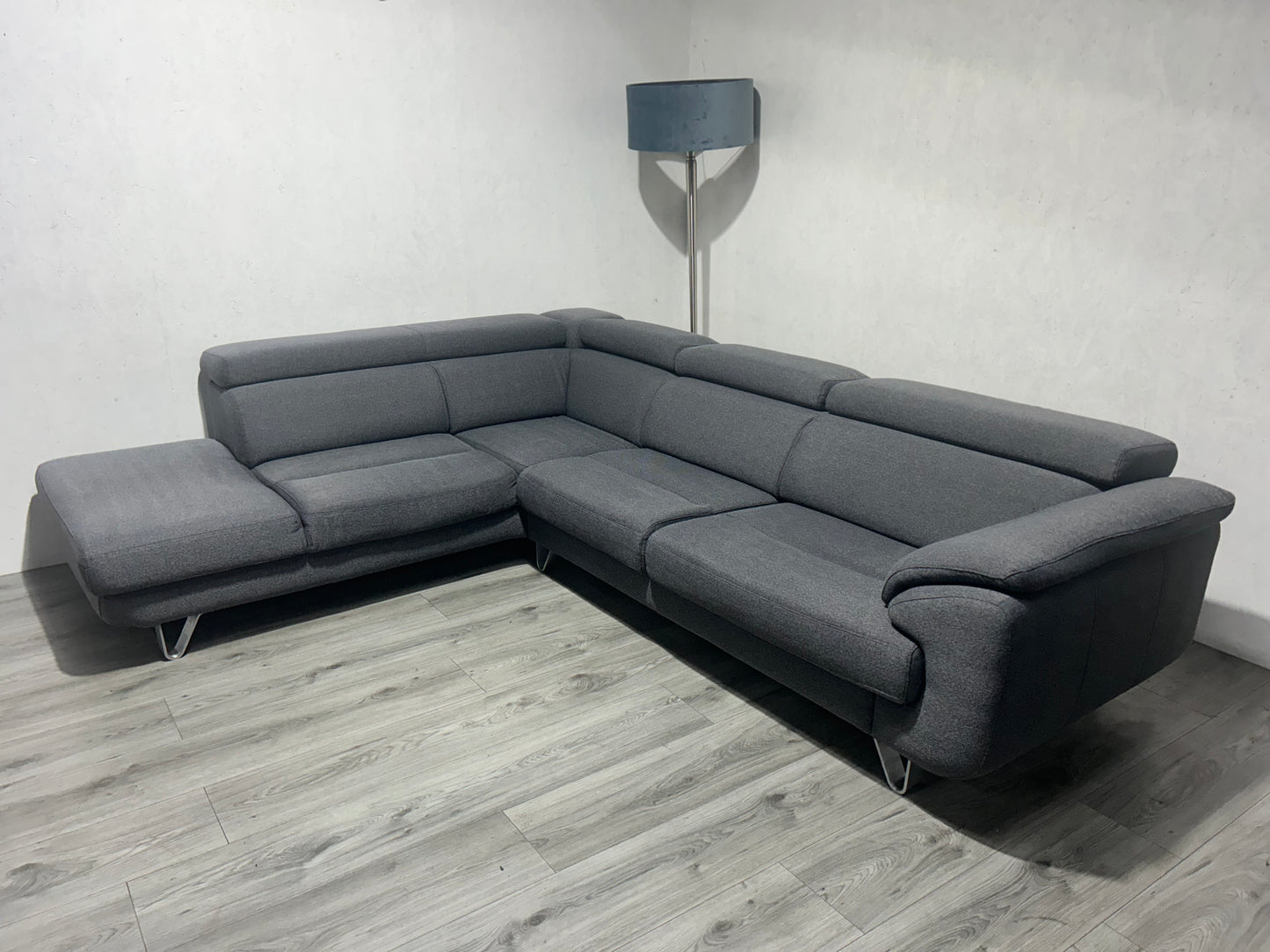 !Showroom Model! H&H Grijze Hoekbank ~ Verstelbare Hoofdsteunen ~ Uitschuifbare Zittingen