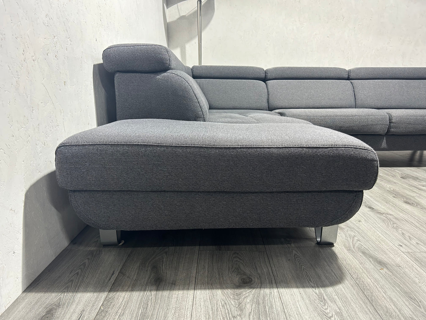 !Showroom Model! H&H Grijze Hoekbank ~ Verstelbare Hoofdsteunen ~ Uitschuifbare Zittingen