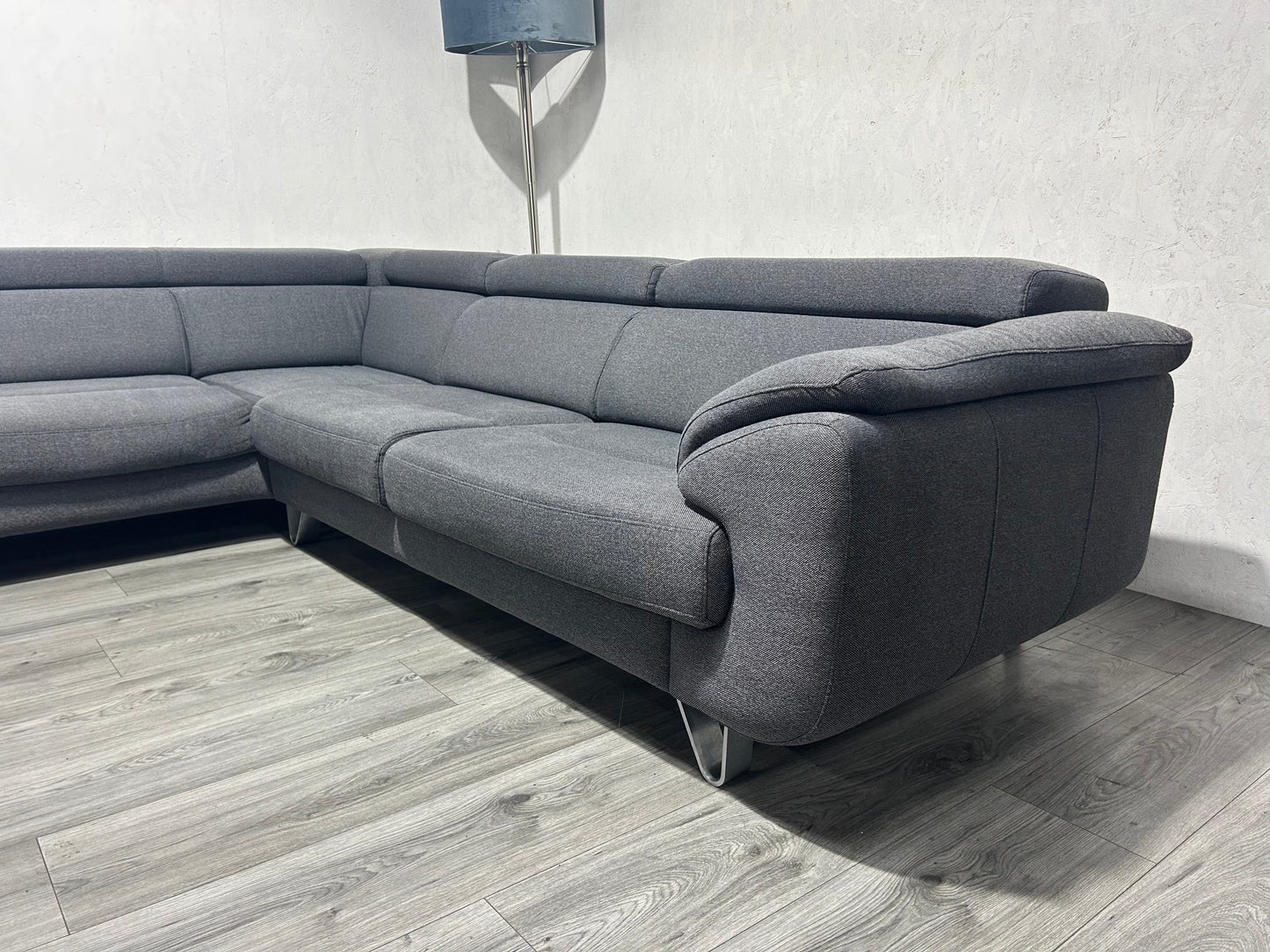 !Showroom Model! H&H Grijze Hoekbank ~ Verstelbare Hoofdsteunen ~ Uitschuifbare Zittingen