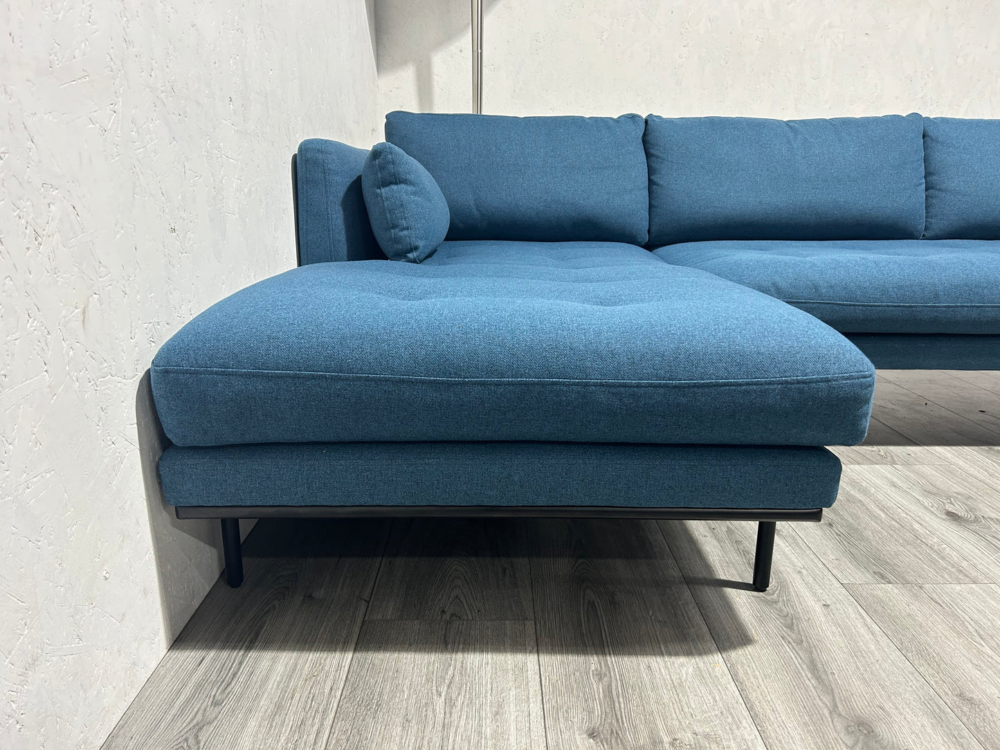 Blauwe Hoekbank ~ Losse Kussen Met Afneembare Hoezen ~ Nieuwstaat