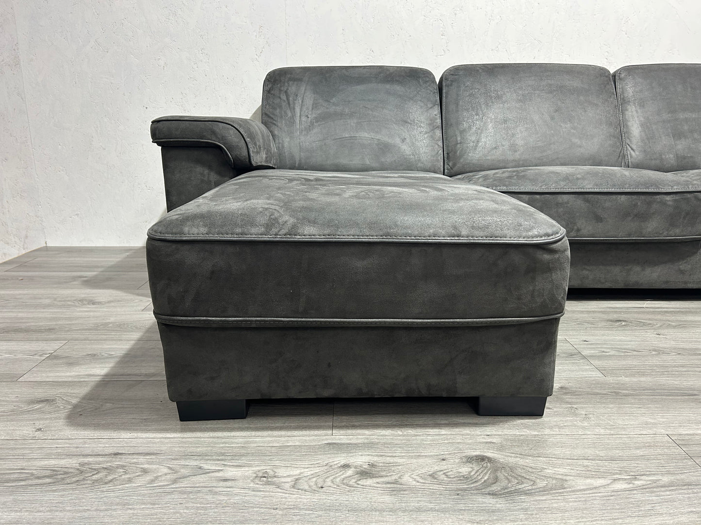 !Showroom Model! Antraciet Suède Lederen U Bank ~  Opbergruimte
