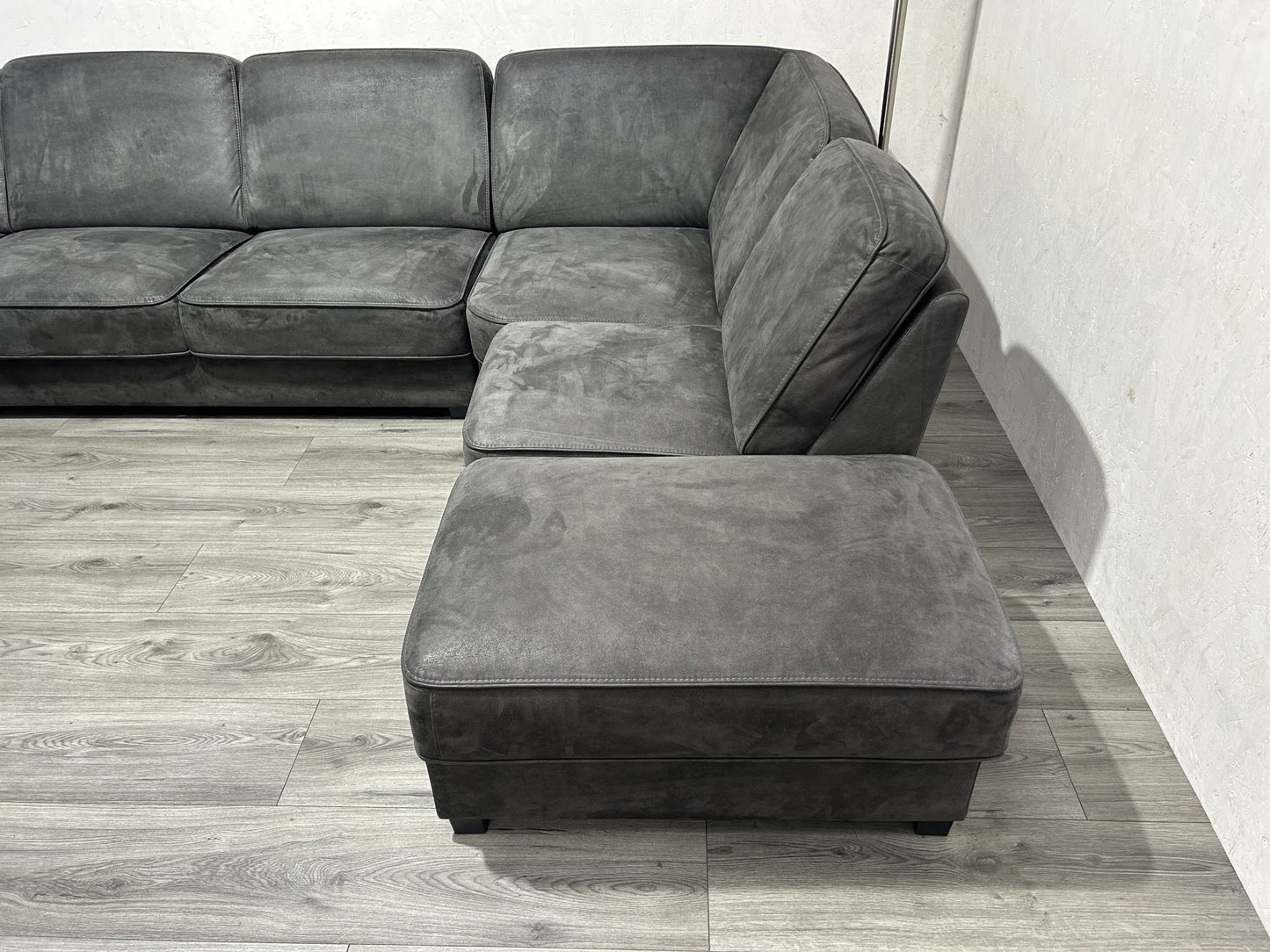 !Showroom Model! Antraciet Suède Lederen U Bank ~  Opbergruimte