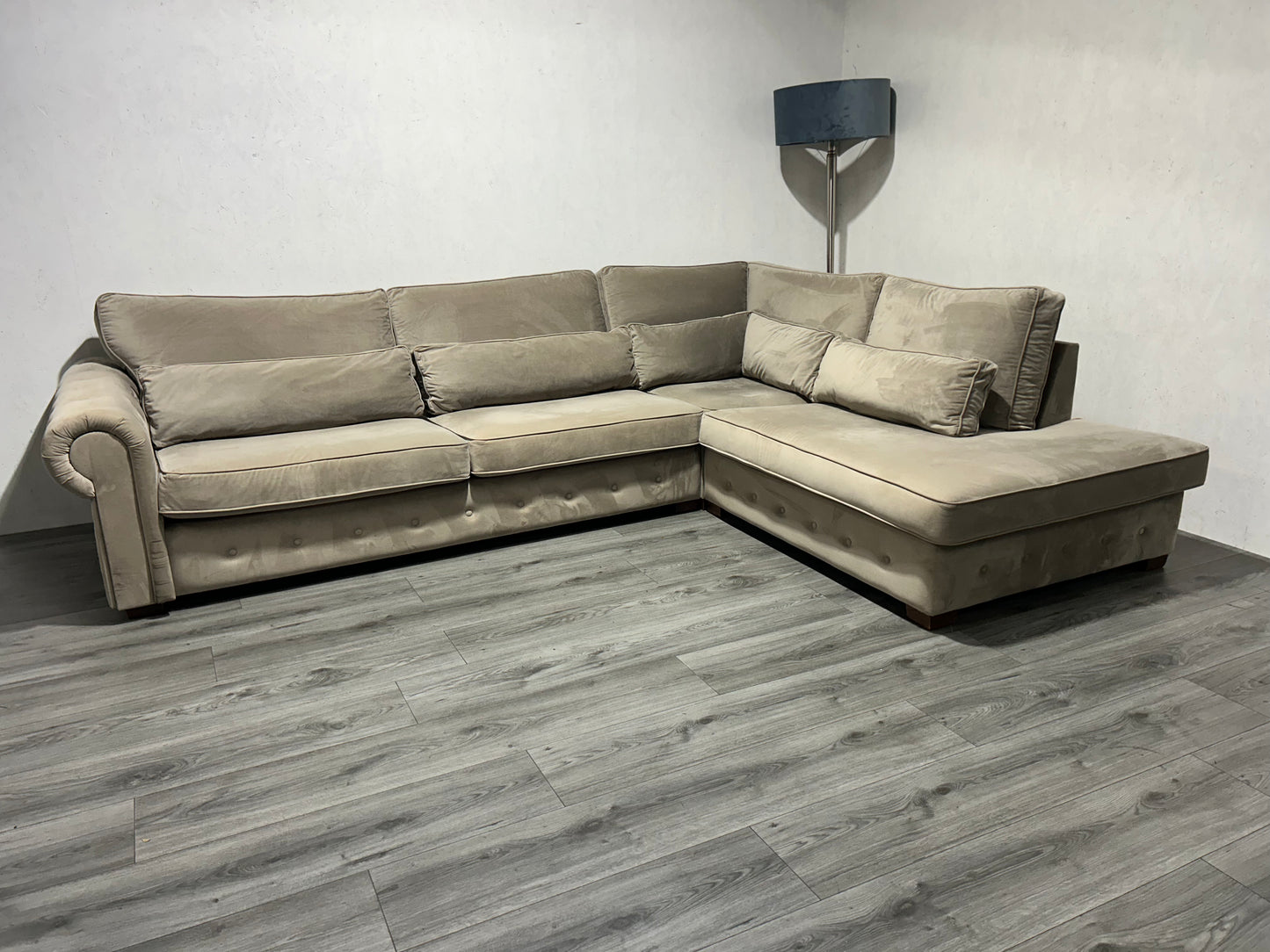 !Showroom Model! Beige Velvet Hoekbank