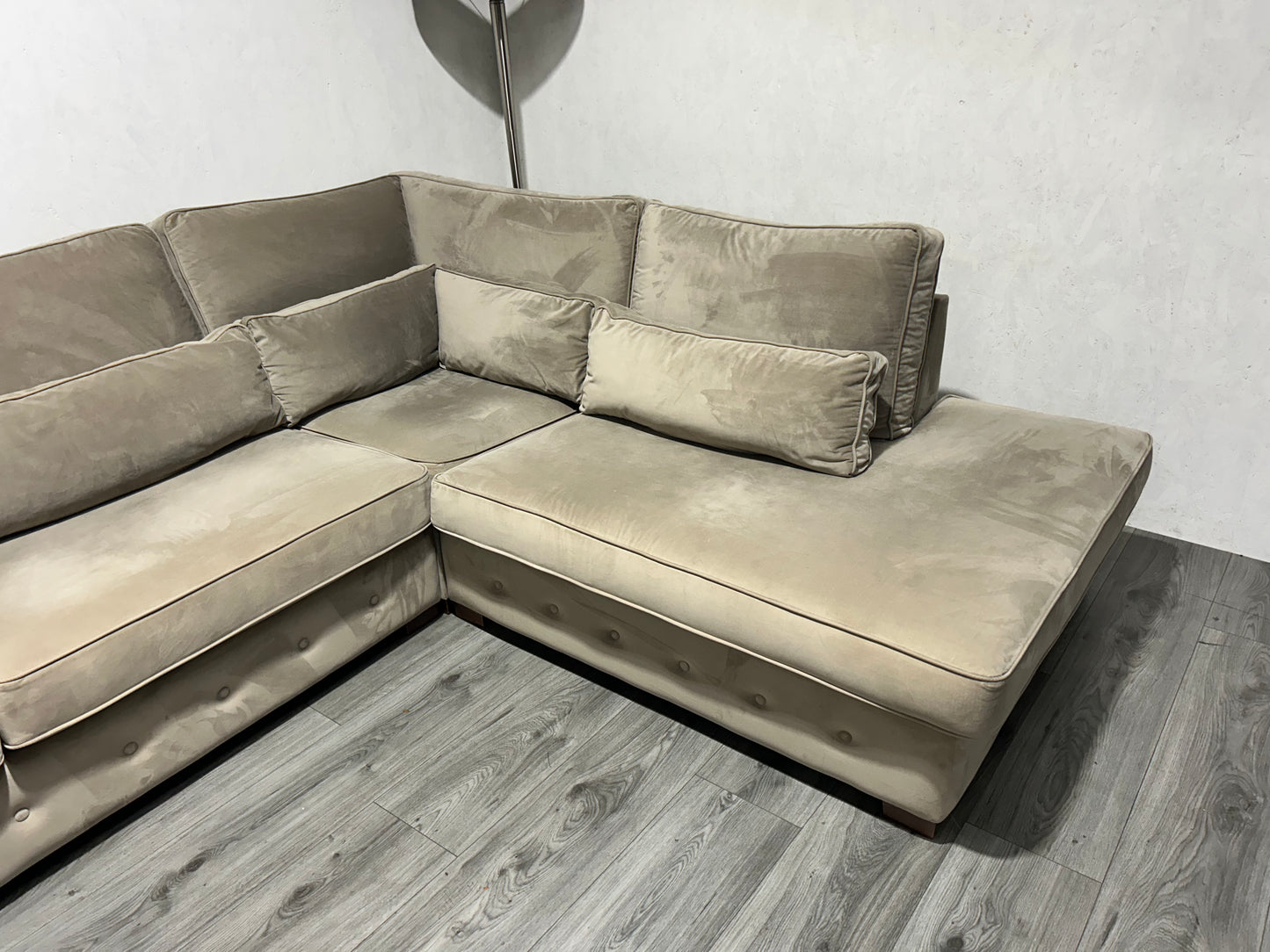 !Showroom Model! Beige Velvet Hoekbank