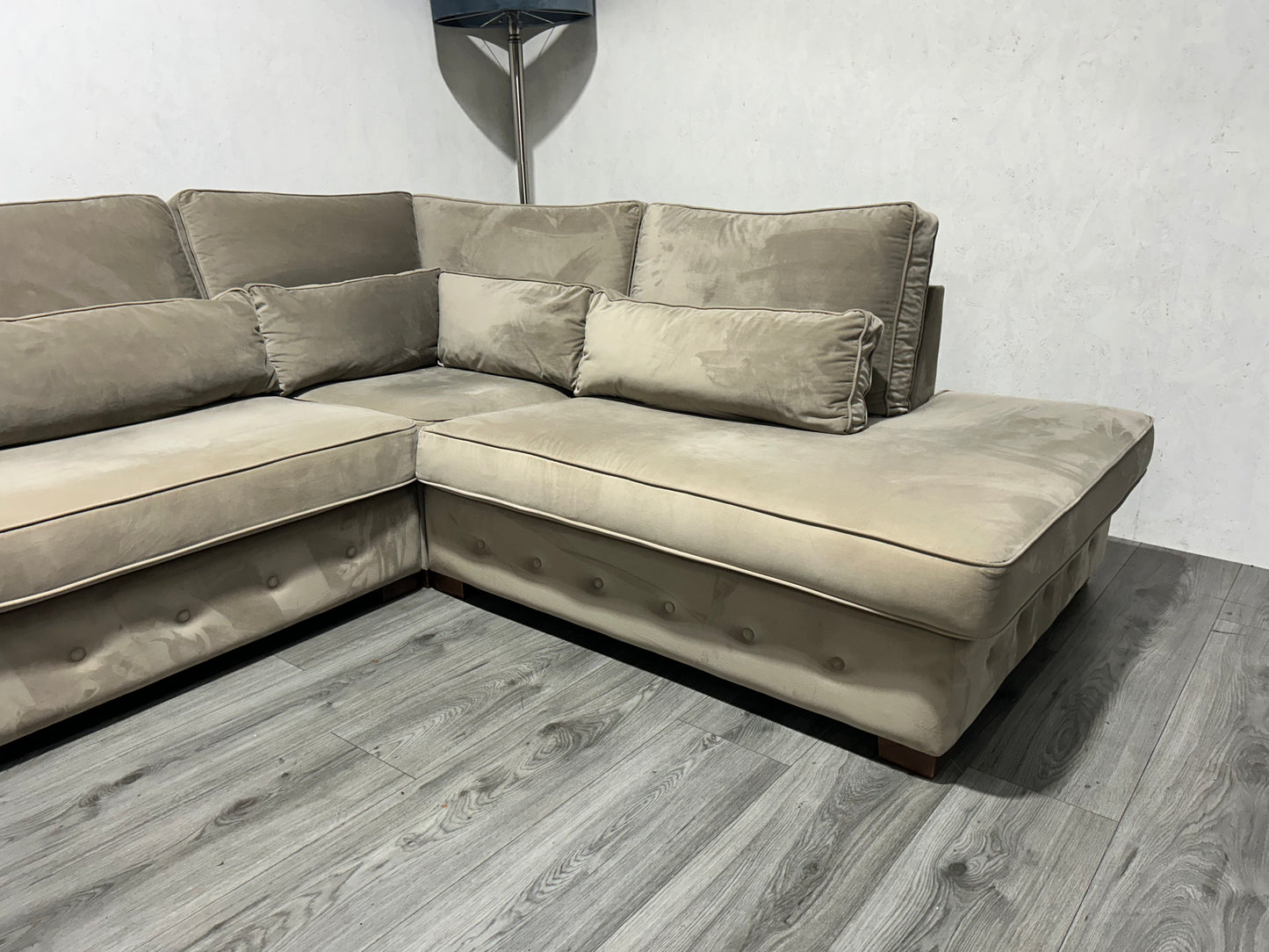 !Showroom Model! Beige Velvet Hoekbank