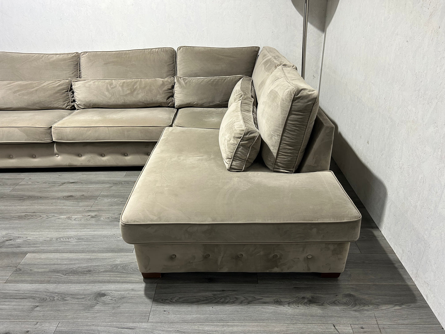 !Showroom Model! Beige Velvet Hoekbank